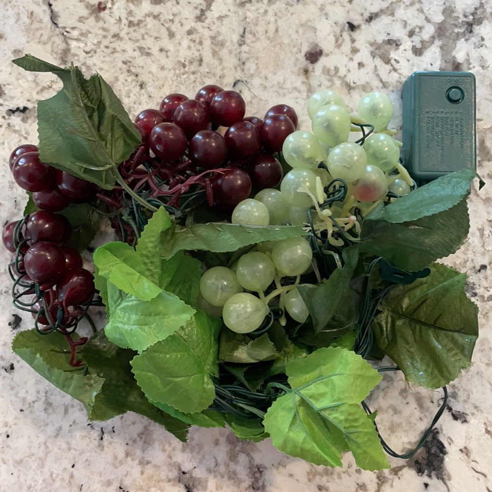 Grape Cluster String Lights (8ft)
